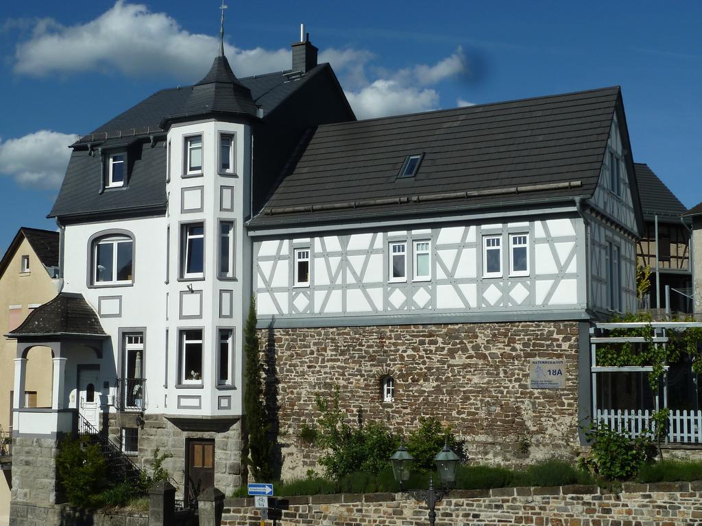 Apartments Im Chateau D'Esprit Höhr-Grenzhausen Exteriör bild
