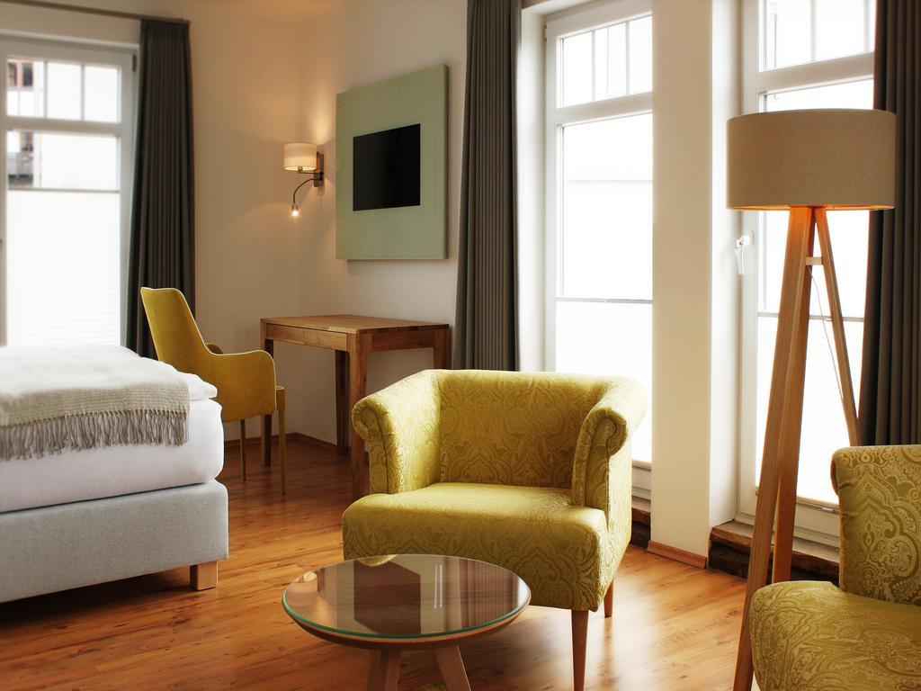 Apartments Im Chateau D'Esprit Höhr-Grenzhausen Rum bild